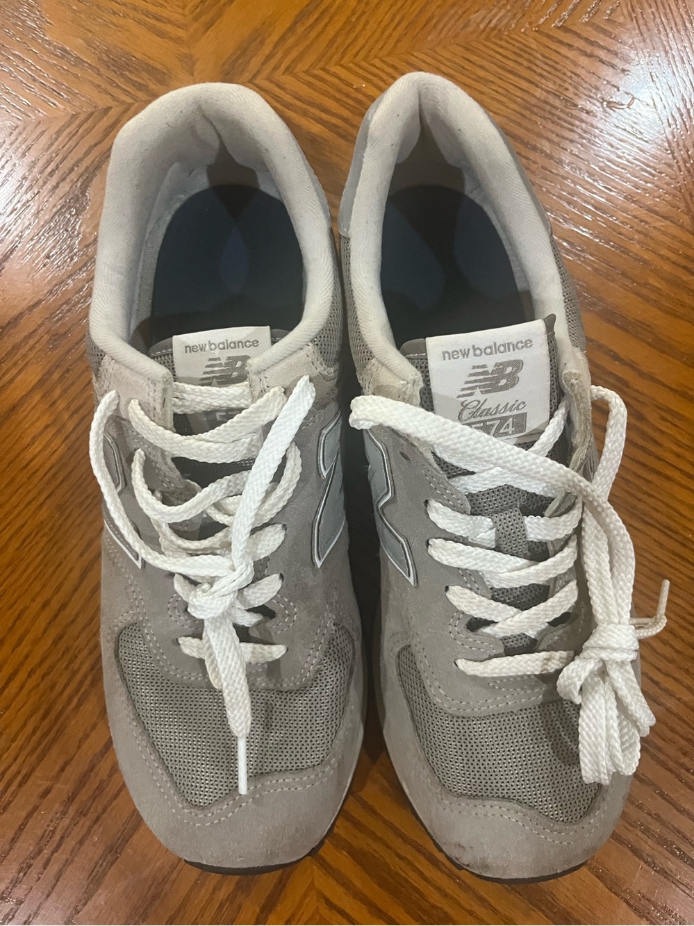 New Balance Men’s 574 size 10 Retro Sneakers - Light Gray & White
Exc condition